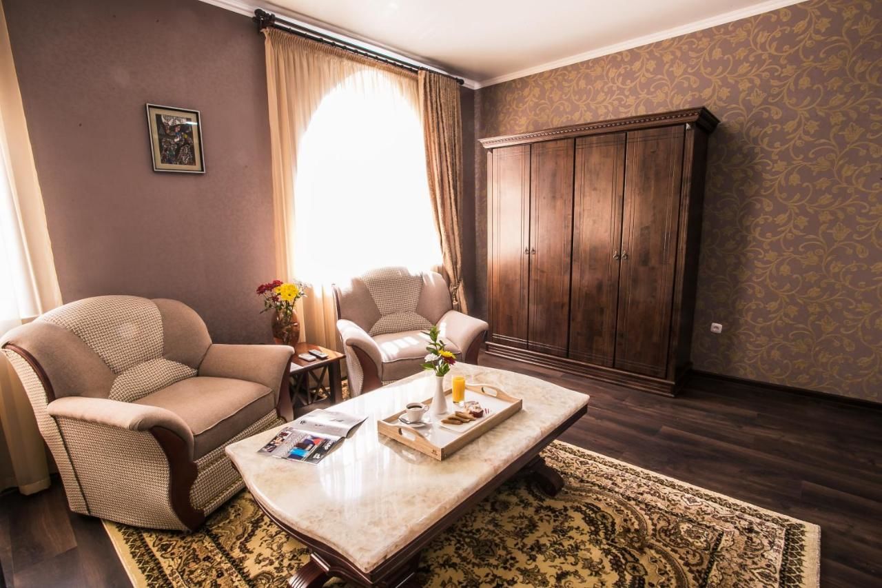 Отель Shah Palace Hotel Бишкек