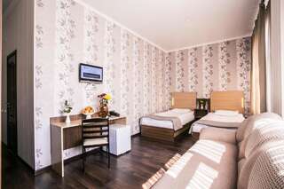 Отель Shah Palace Hotel Бишкек Улучшенный двухместный номер с 2 отдельными кроватями-2